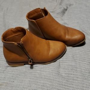 Ankle high girl booties size 2